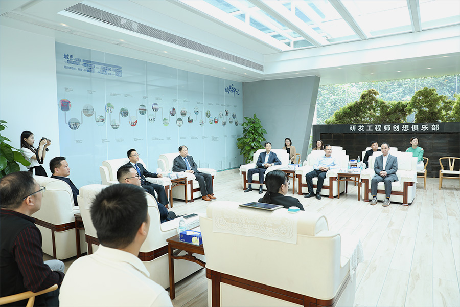 顧問簽約儀式5.jpg